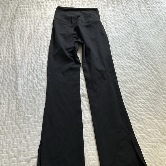 Crossover Flare Leggings With Slits At Bottom Women’s XS - Picture 3 of 6